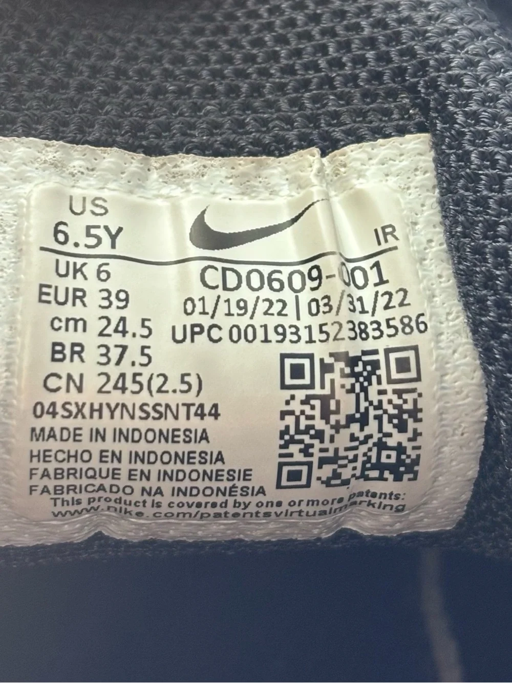 Nike Air Max Plus Size 6.5 Y Black Athletic Sneakers